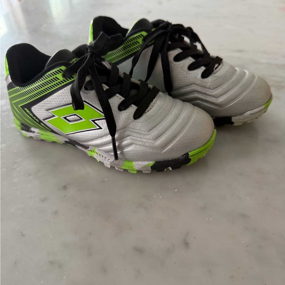 Lotto Kids Soccer Cleats- Silver and Neon Green